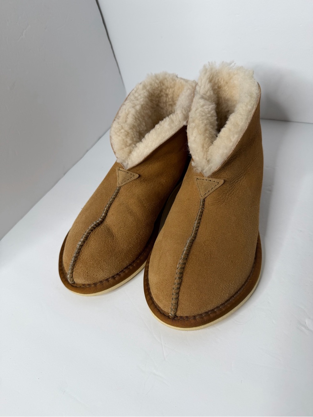 Celtic & Co Shearling Bootee sheepskin Slippers Size US 9 - MRSP $160 - Picture 3 of 11